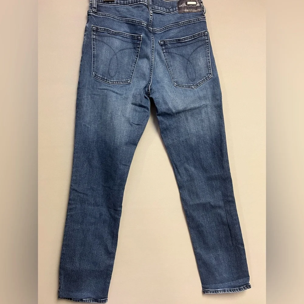 Two pairs of Calvin Klein jeans. Dark and Blue rinse. Straight leg size 32x32. - Picture 6 of 7